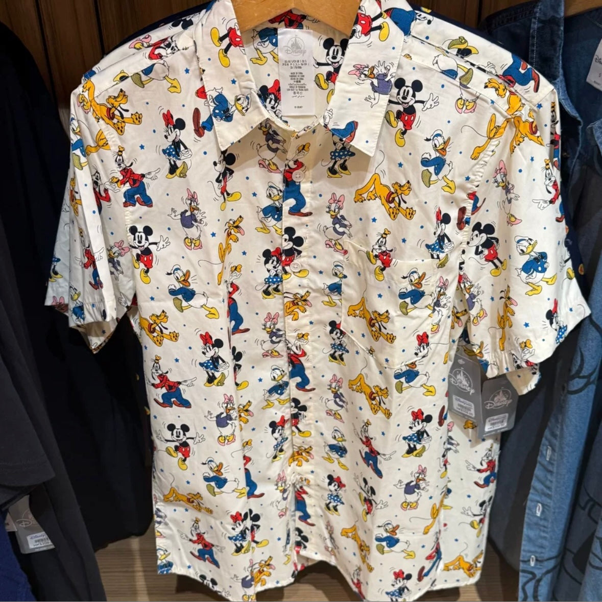 ミッキーフレンズ シャツ❘香港ディズニー