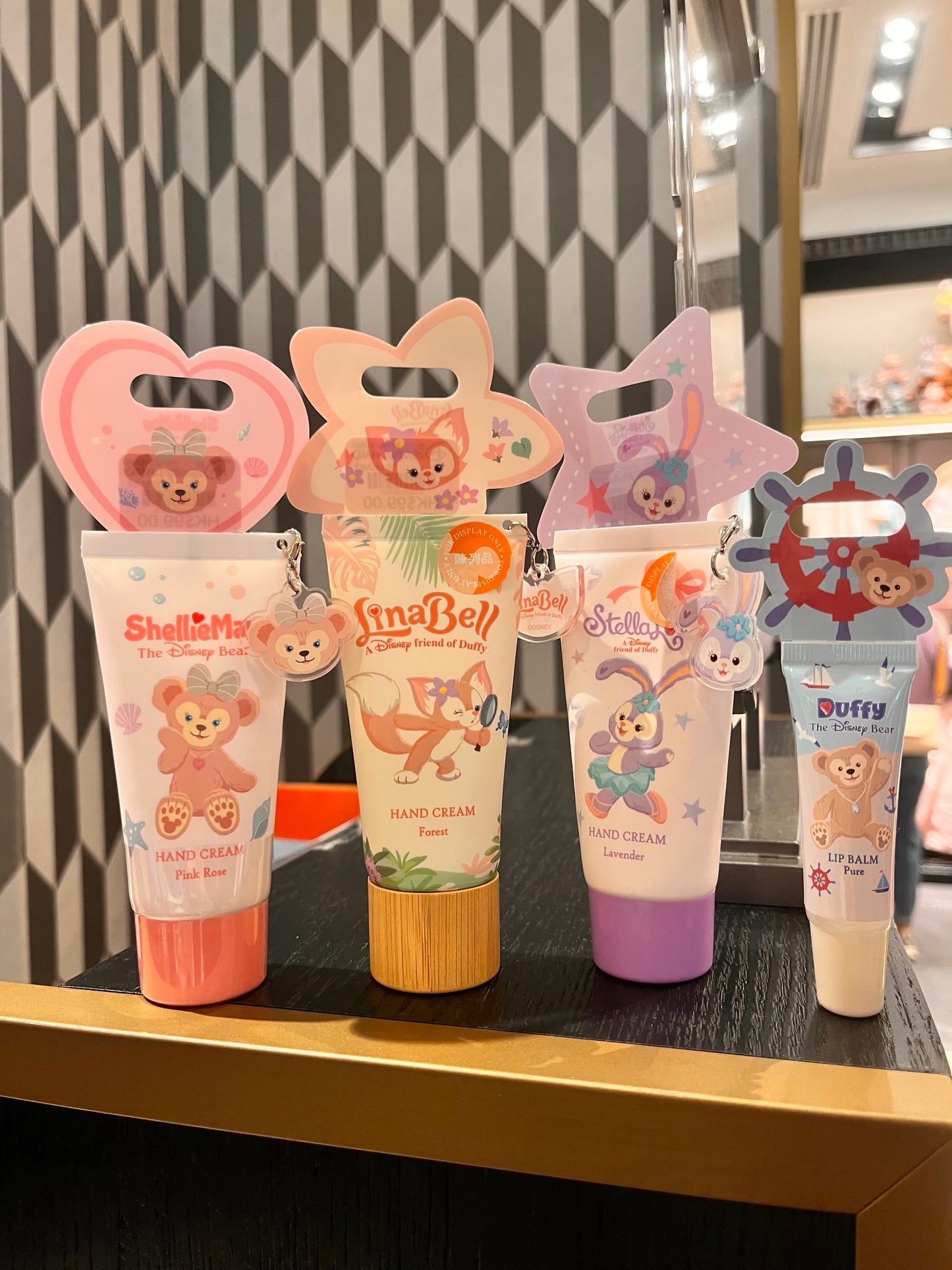 香港ディズニー ダフフレ リーナベル リップクリーム リップスティック