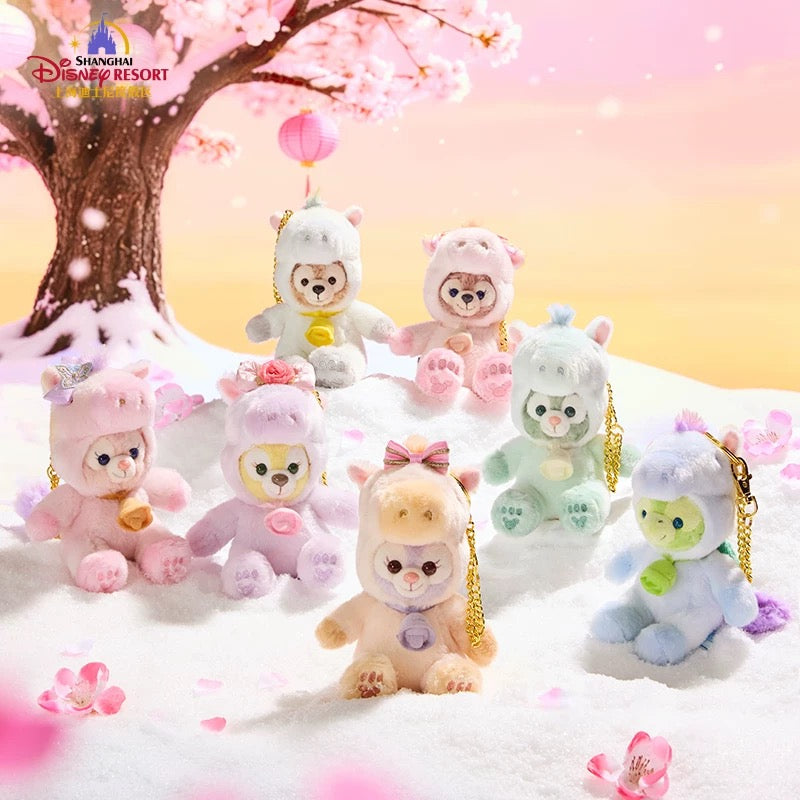 2026 午年 ダッフィーぬいぐるみキーチェーン❘上海ディズニー