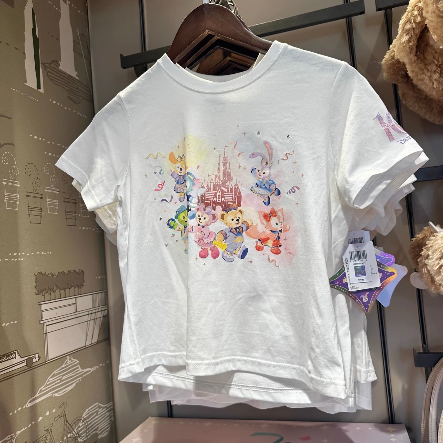 10周年 ダッフィーフレンズ  Tシャツ ❘上海ディズニー