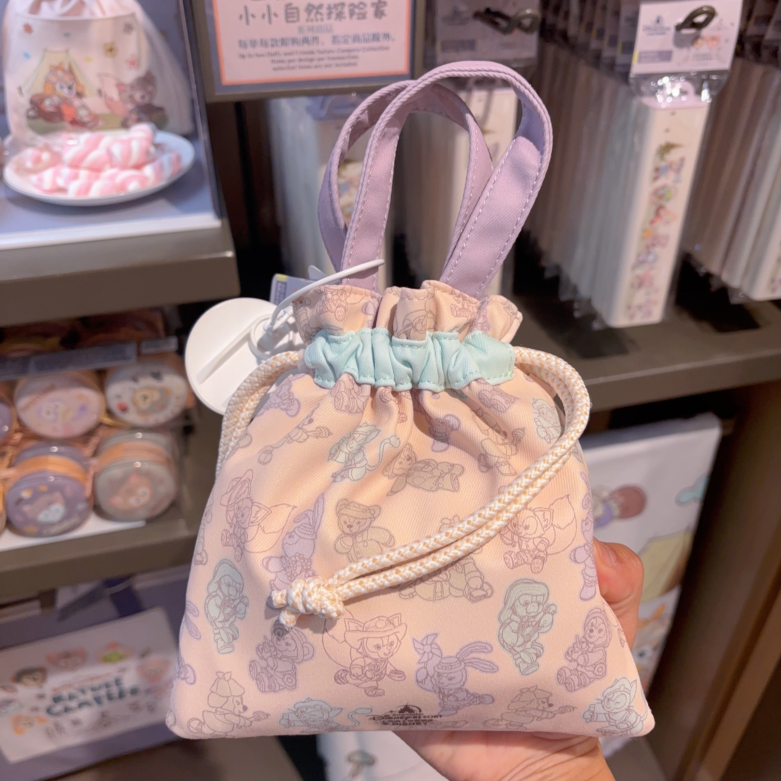小さな探検家 ダッフィーフレンズ 巾着袋 マシュマロ❘上海ディズニー