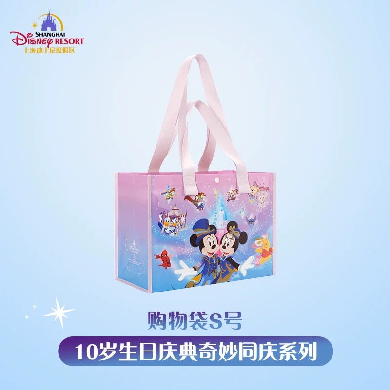新作　上海ディズニー　10周年限定シリーズ　ダッフィーショルダーバッグ 10周年 ミッキー ダッフィーフレンズ ショッピングバッグ Sサイズ