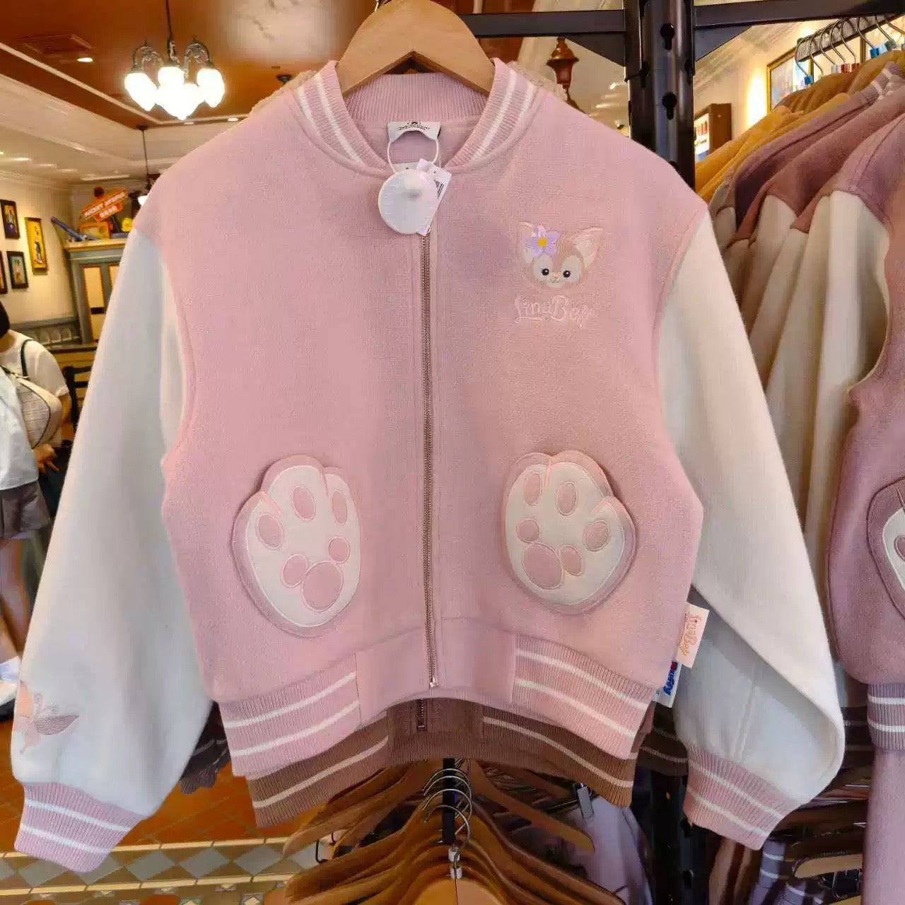 ダッフィーフレンズ 制服 スタジャン ❘上海ディズニー