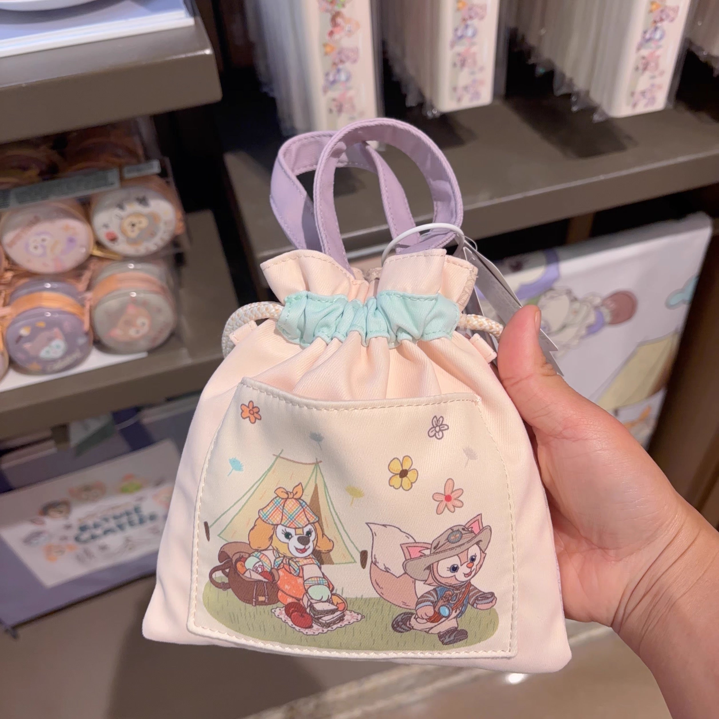 小さな探検家 ダッフィーフレンズ 巾着袋 マシュマロ❘上海ディズニー